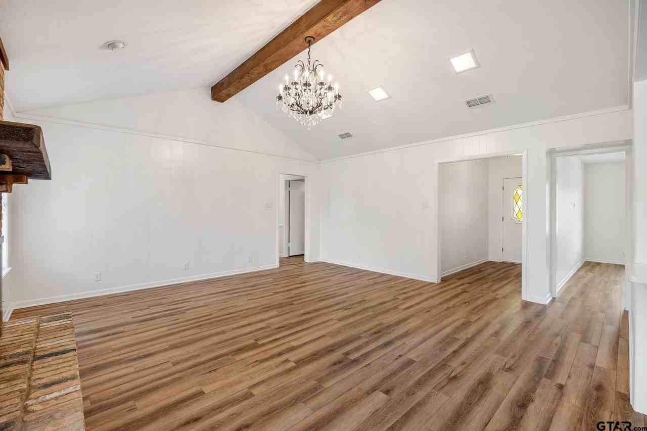 1302 Larkspur Ln - Photo 6 of 35