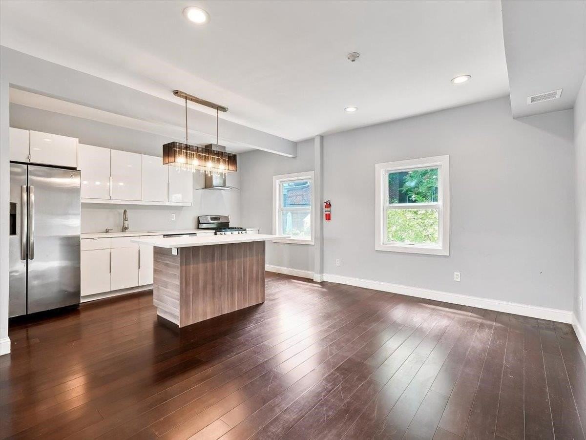165 20th St - Photo 2 of 26