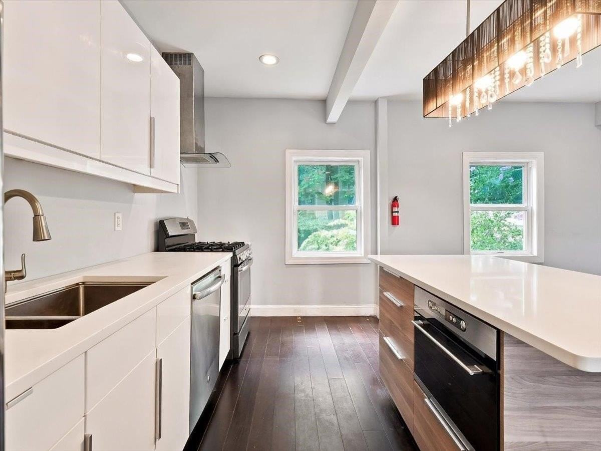 165 20th St - Photo 5 of 26