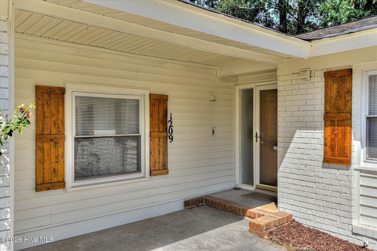 1209 Azalea Dr - Photo 7 of 41