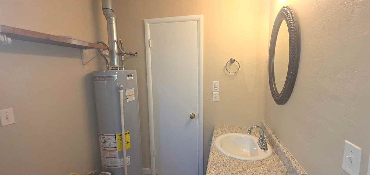 2004 S Linden Ave - Photo 4 of 11