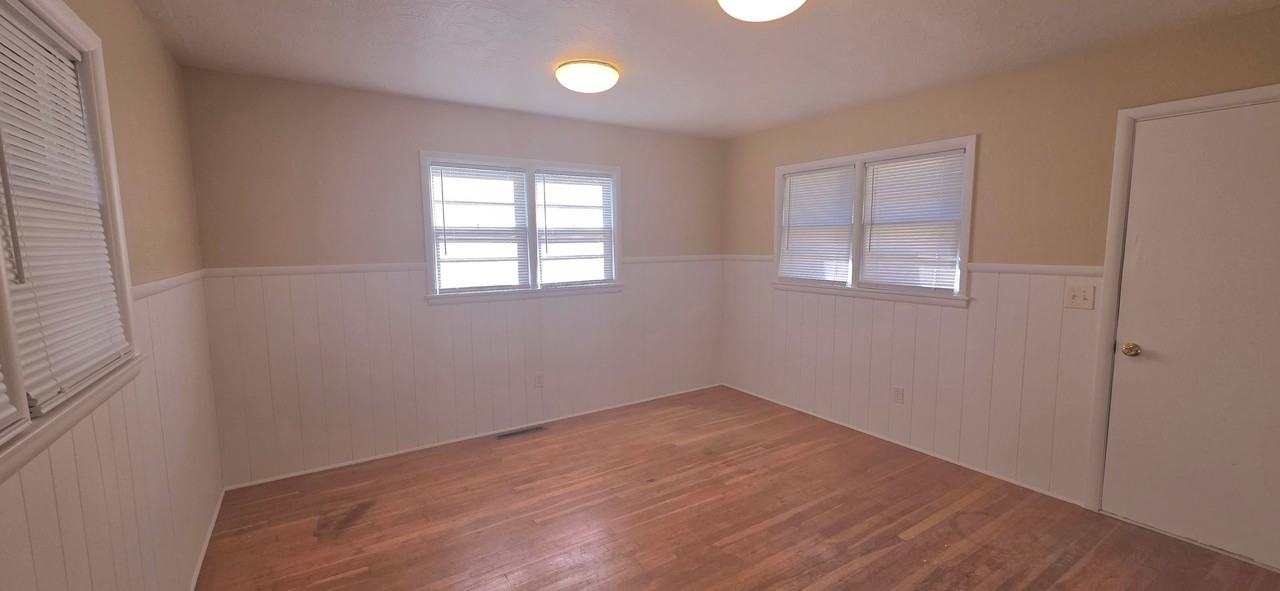 2004 S Linden Ave - Photo 6 of 11