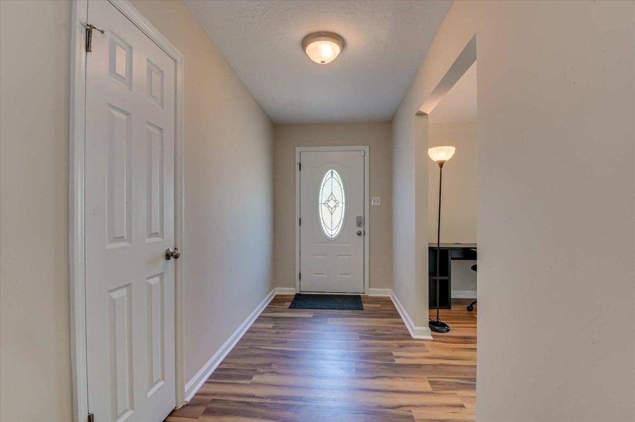 2015 Bridgewater Dr - Photo 4 of 41