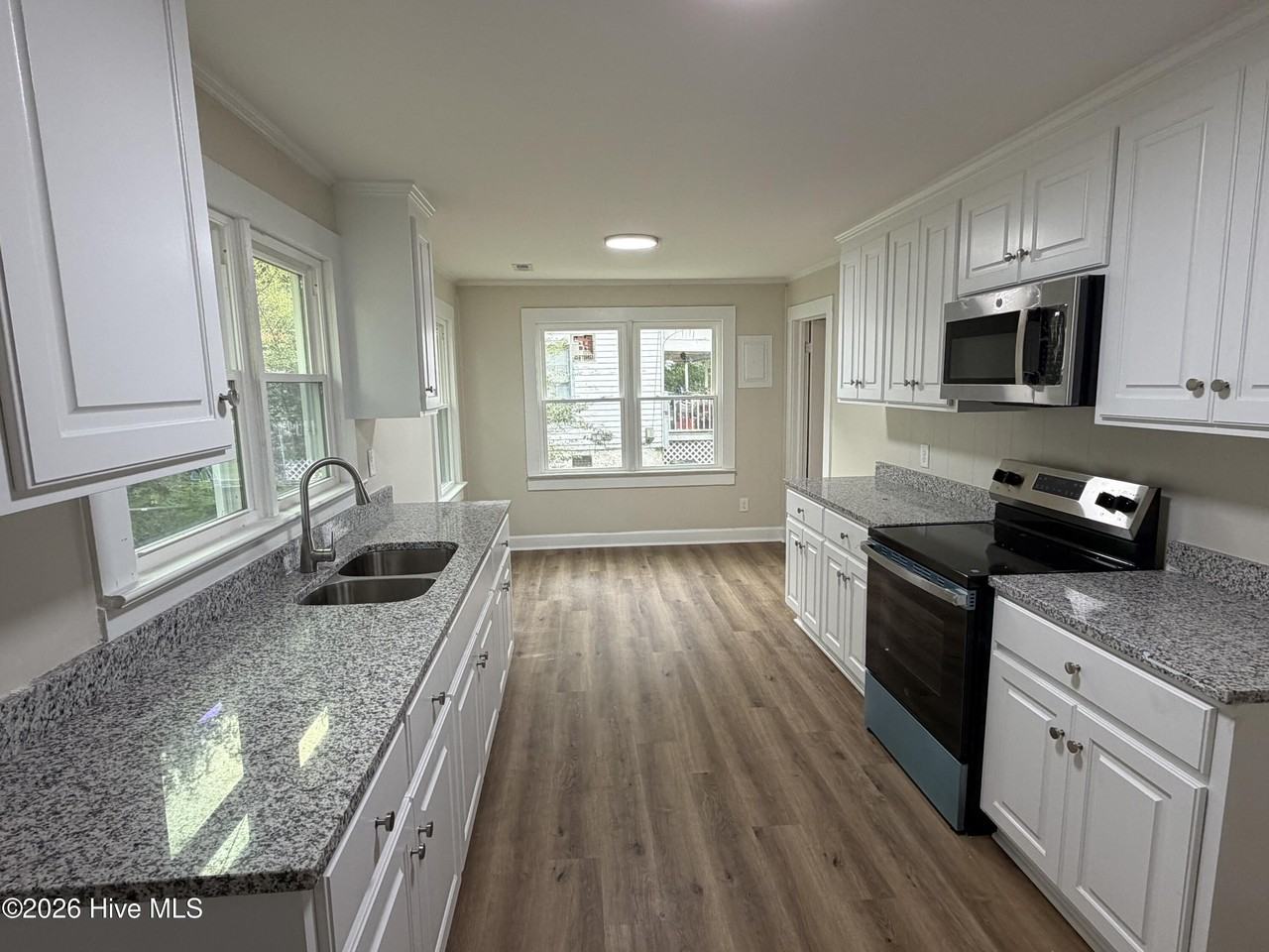 101 Mercer St - Photo 4 of 12
