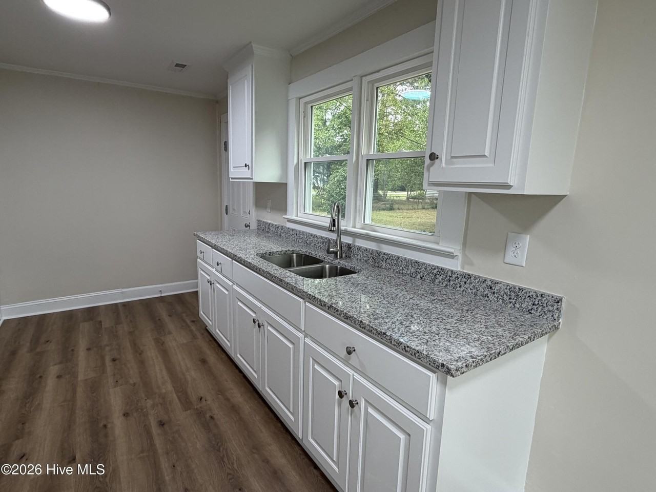 101 Mercer St - Photo 7 of 12