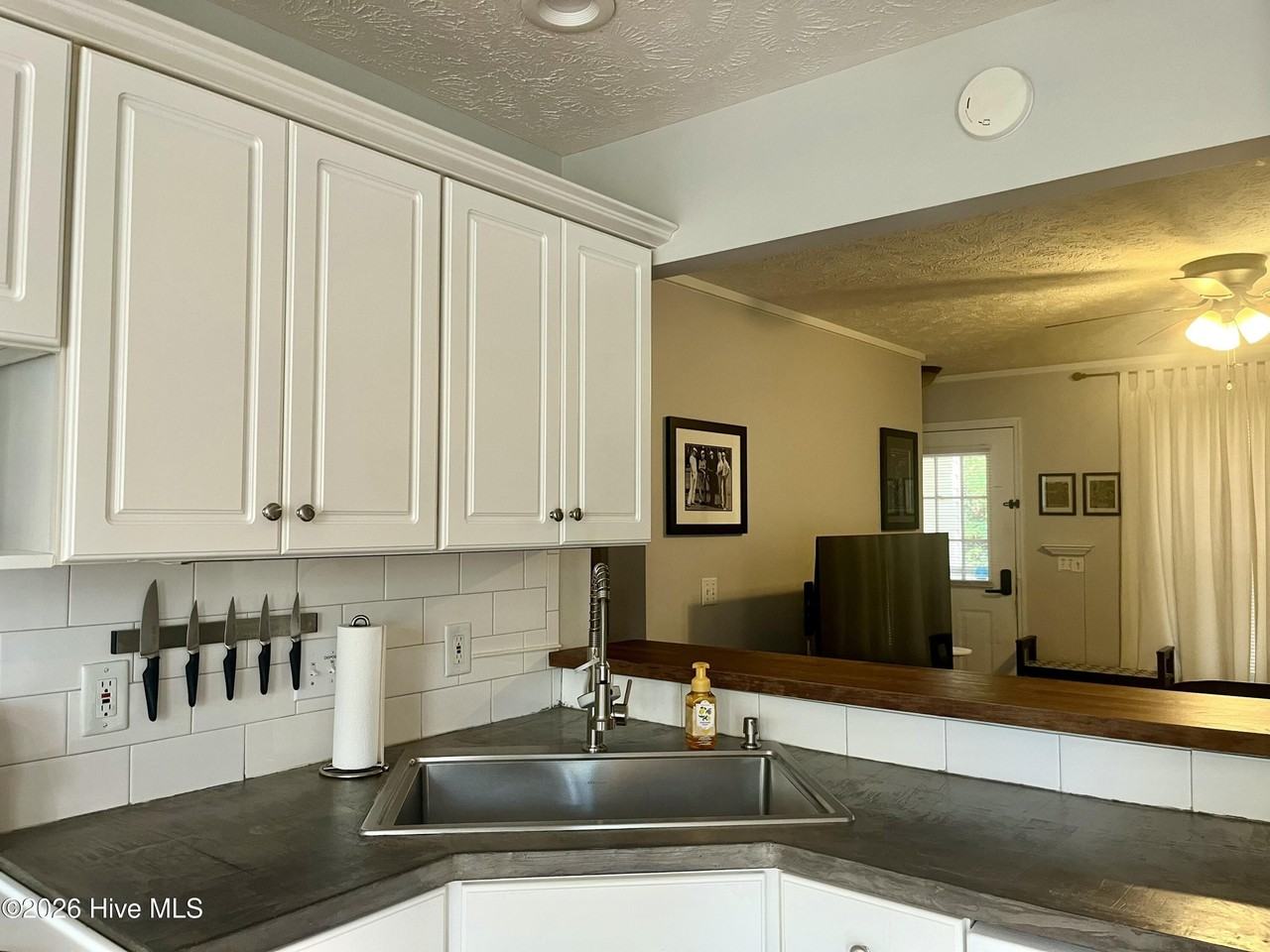 810 N Bennett St - Photo 5 of 35
