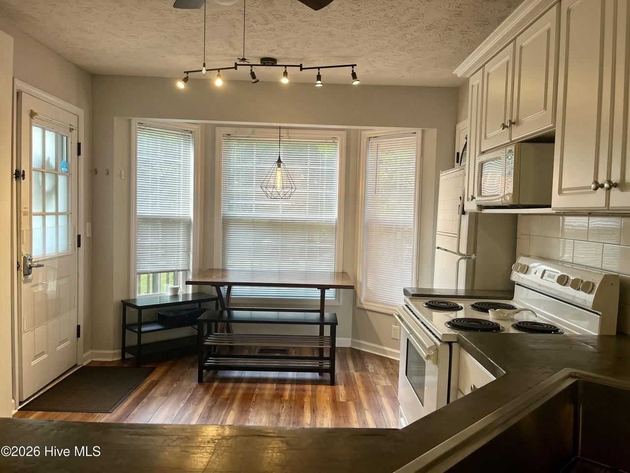 810 N Bennett St - Photo 7 of 35