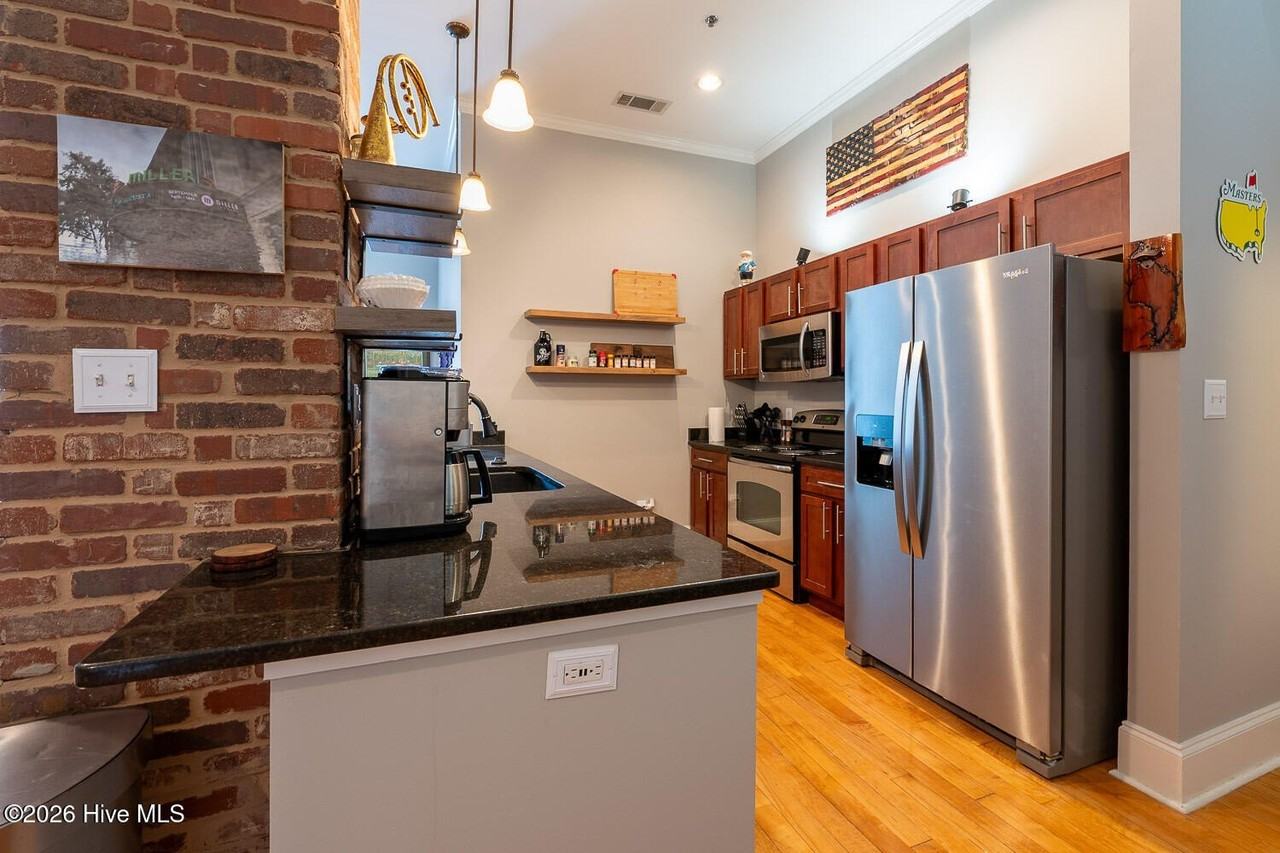 936 Broad St #301 - Photo 5 of 24