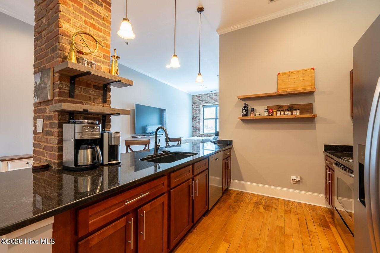 936 Broad St #301 - Photo 7 of 24
