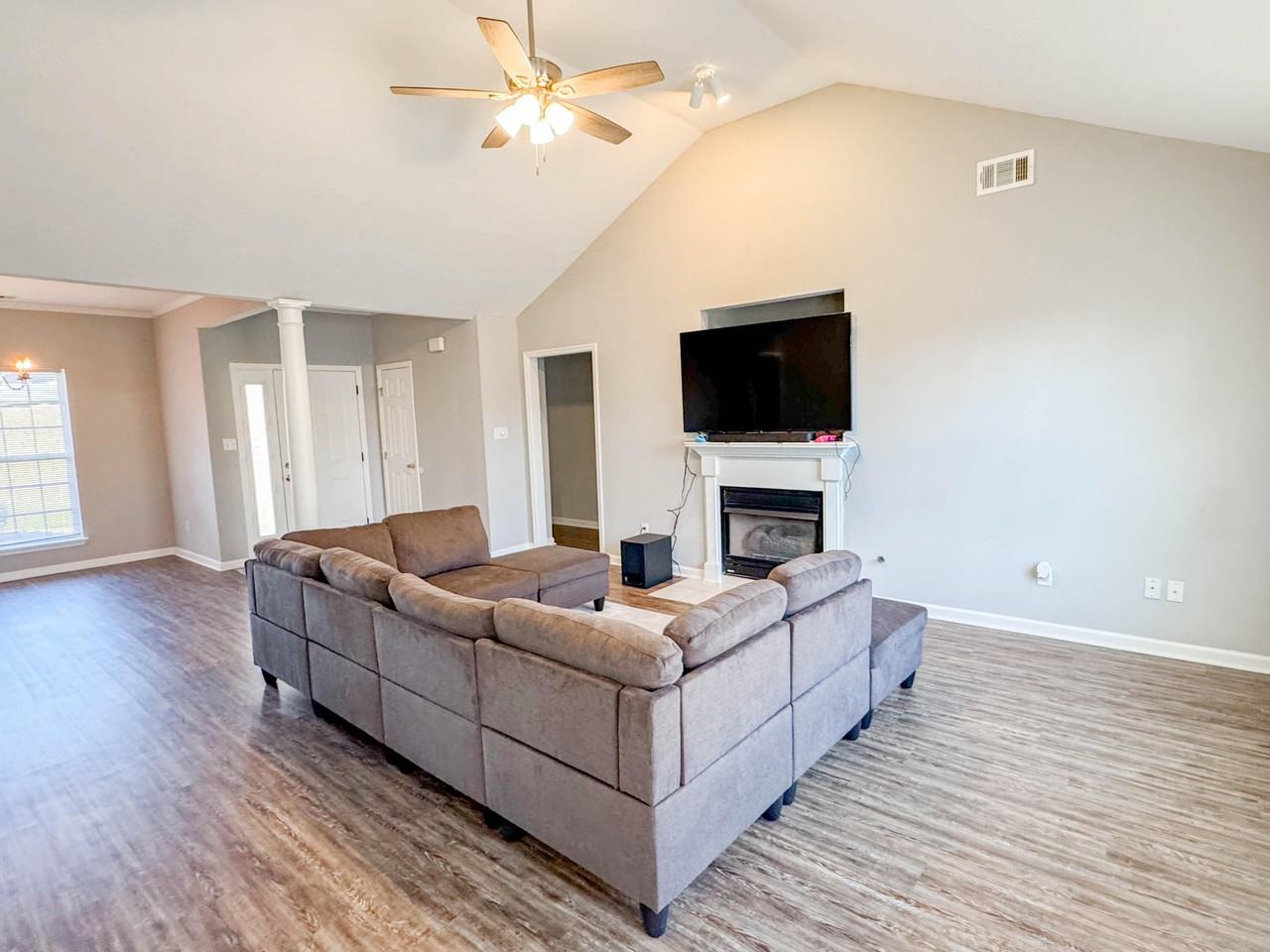 4620 Country Glen Cir - Photo 4 of 22