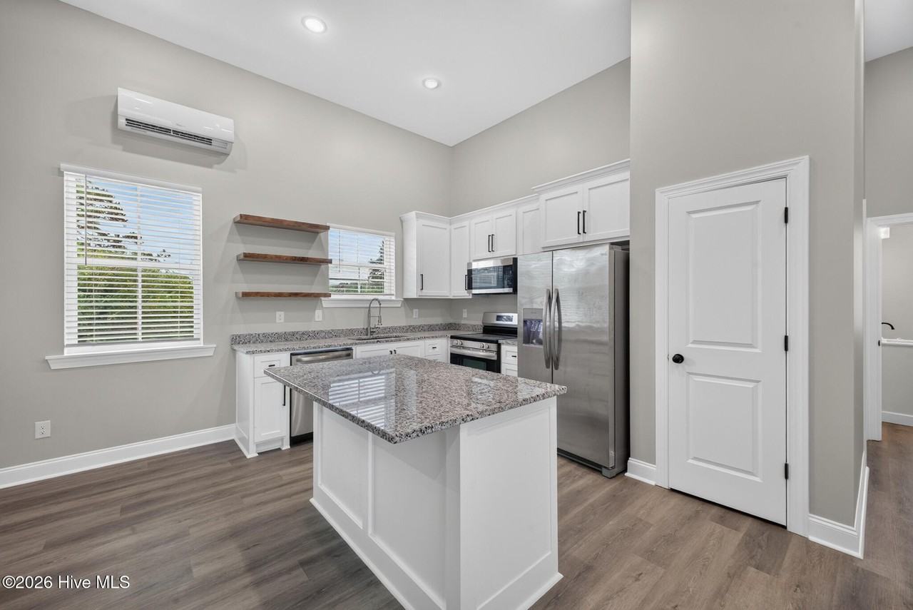 517 Dupont St #B - Photo 7 of 19