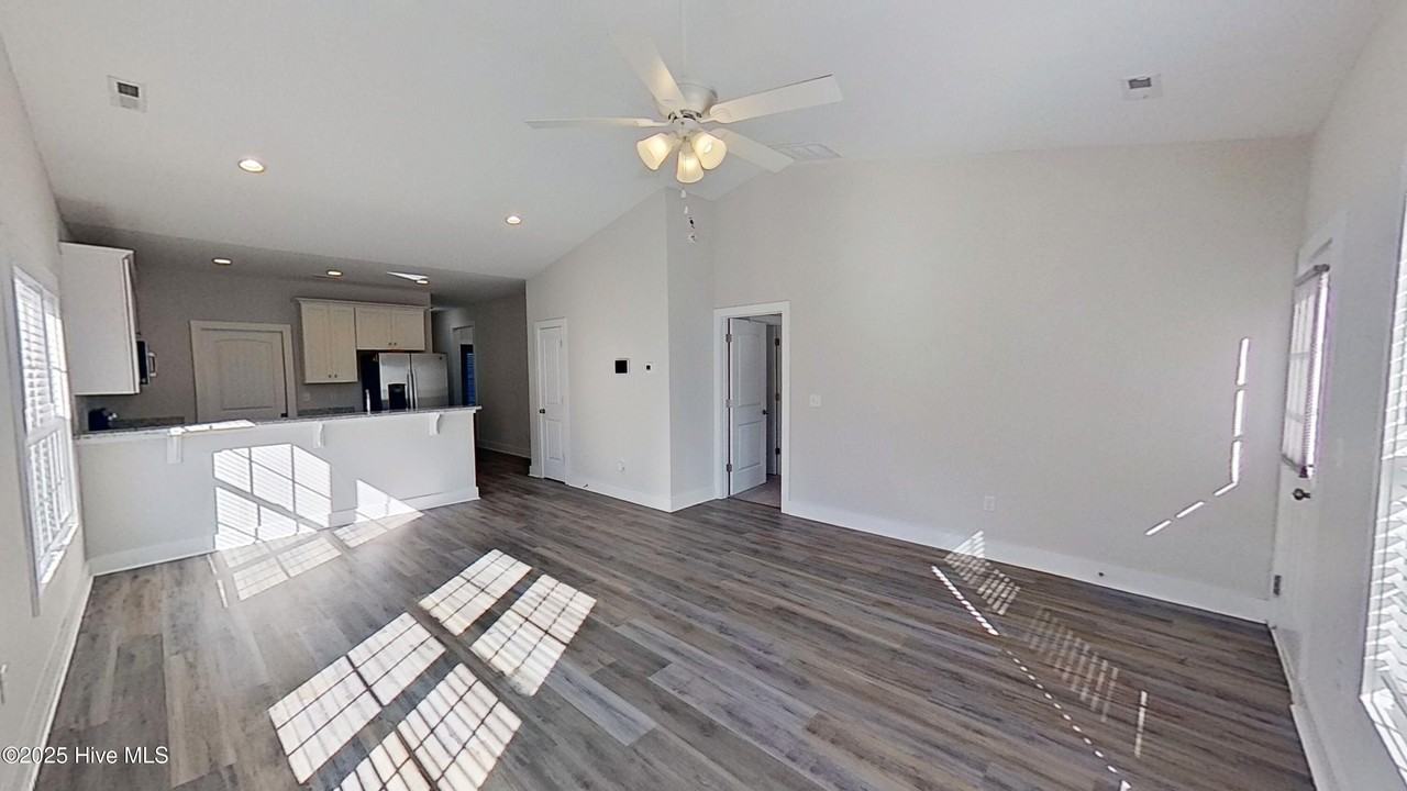 346 Dwight St - Photo 3 of 19