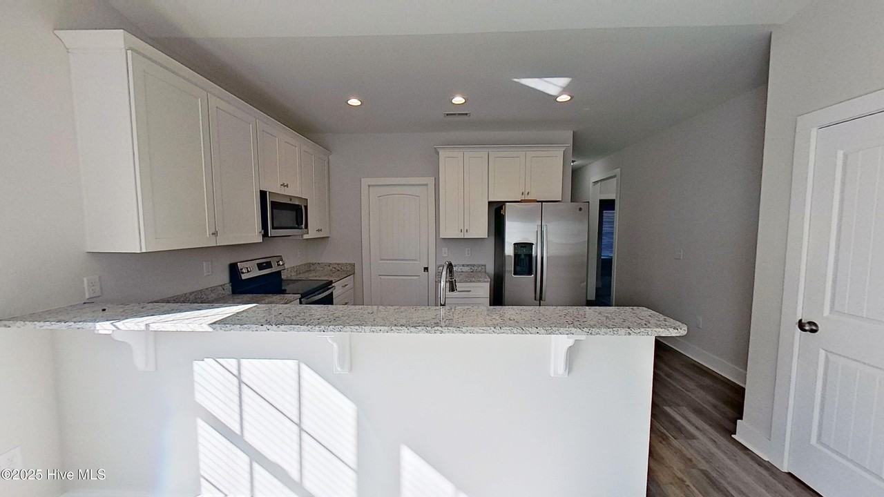 346 Dwight St - Photo 6 of 19