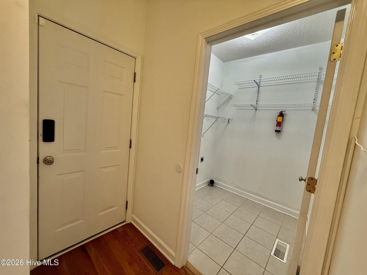 1320 Burning Tree Rd - Photo 7 of 44