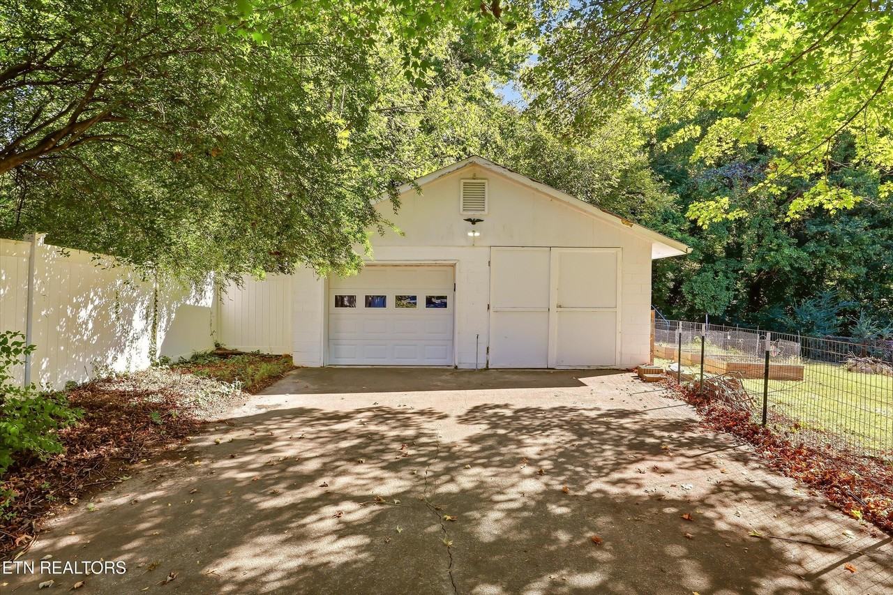 506 Gilliland Ln - Photo 4 of 26