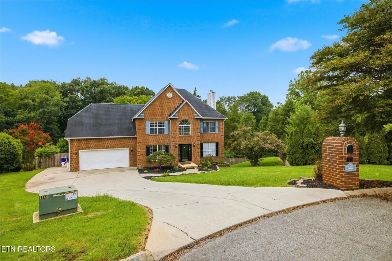 11469 Goldenview Ln - Photo 2 of 42