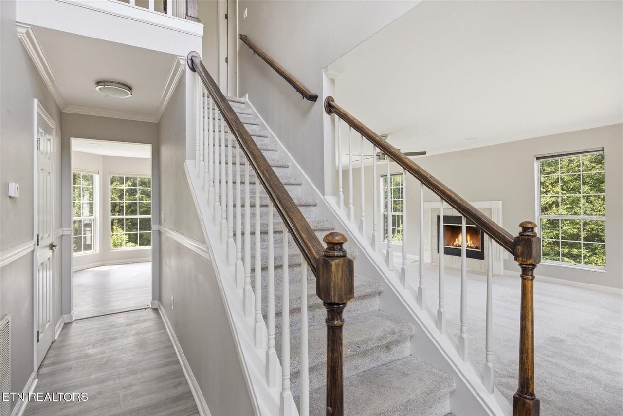 11469 Goldenview Ln - Photo 4 of 42