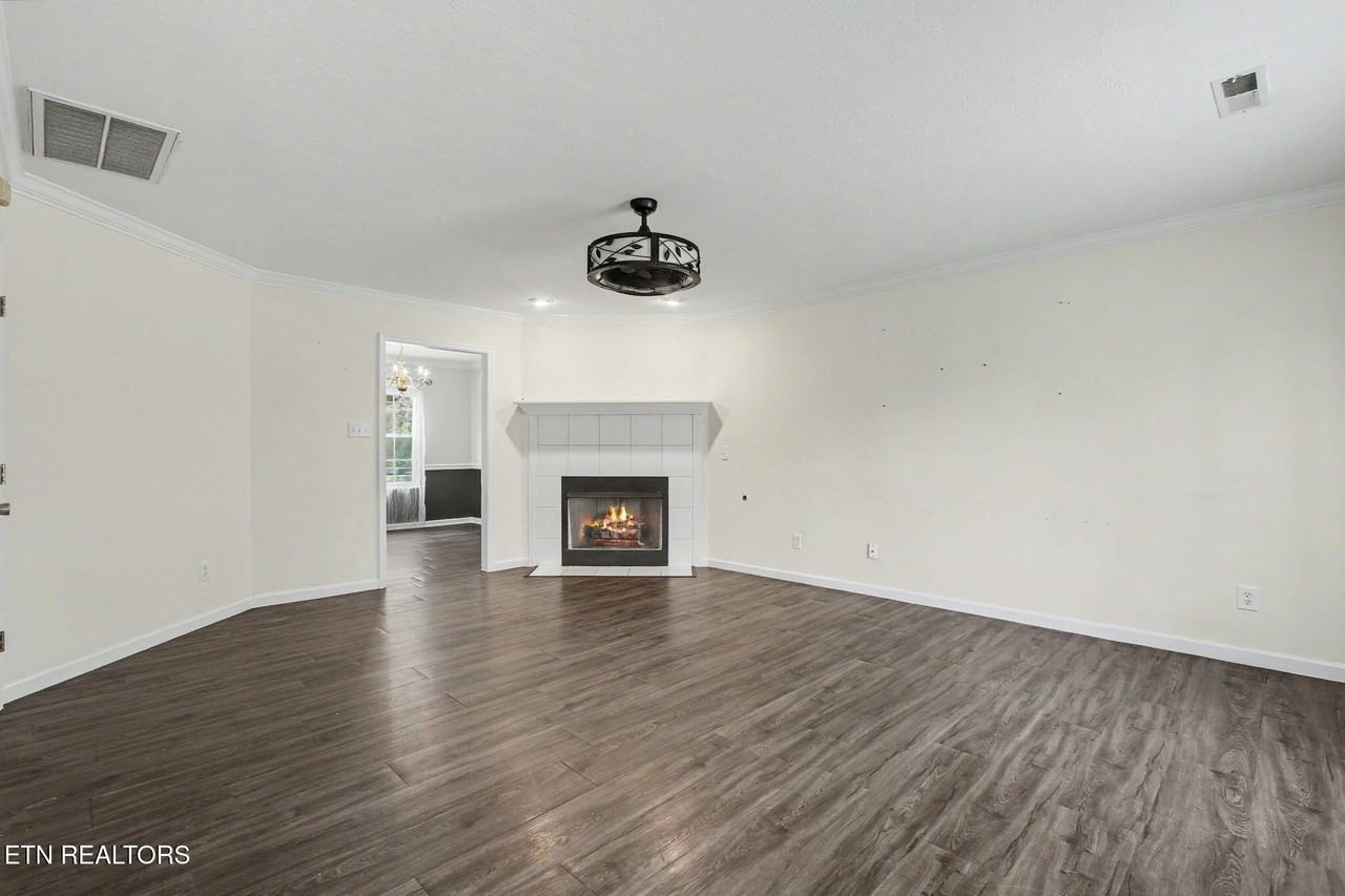 8601 Rayworth Trl - Photo 7 of 38
