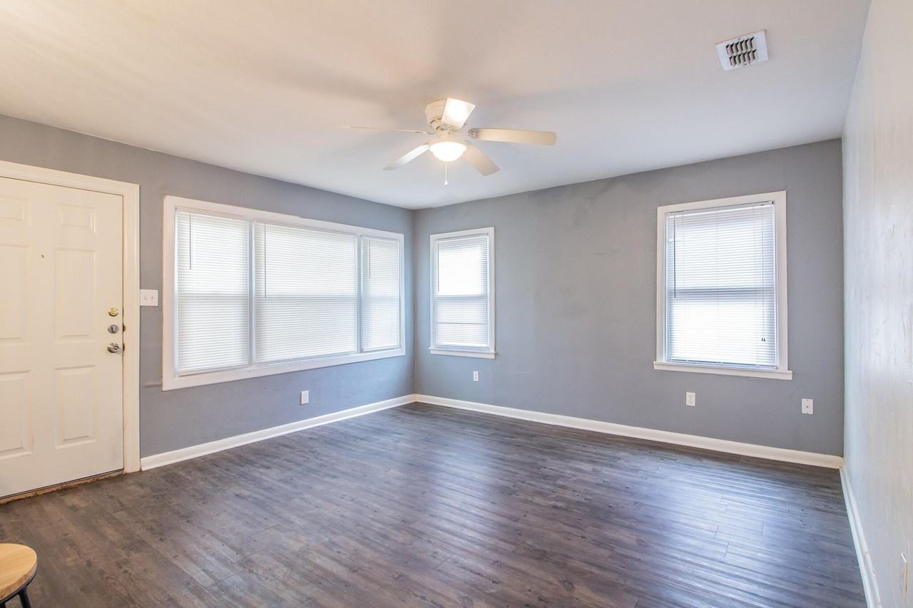 4205 41st St - Photo 2 of 15