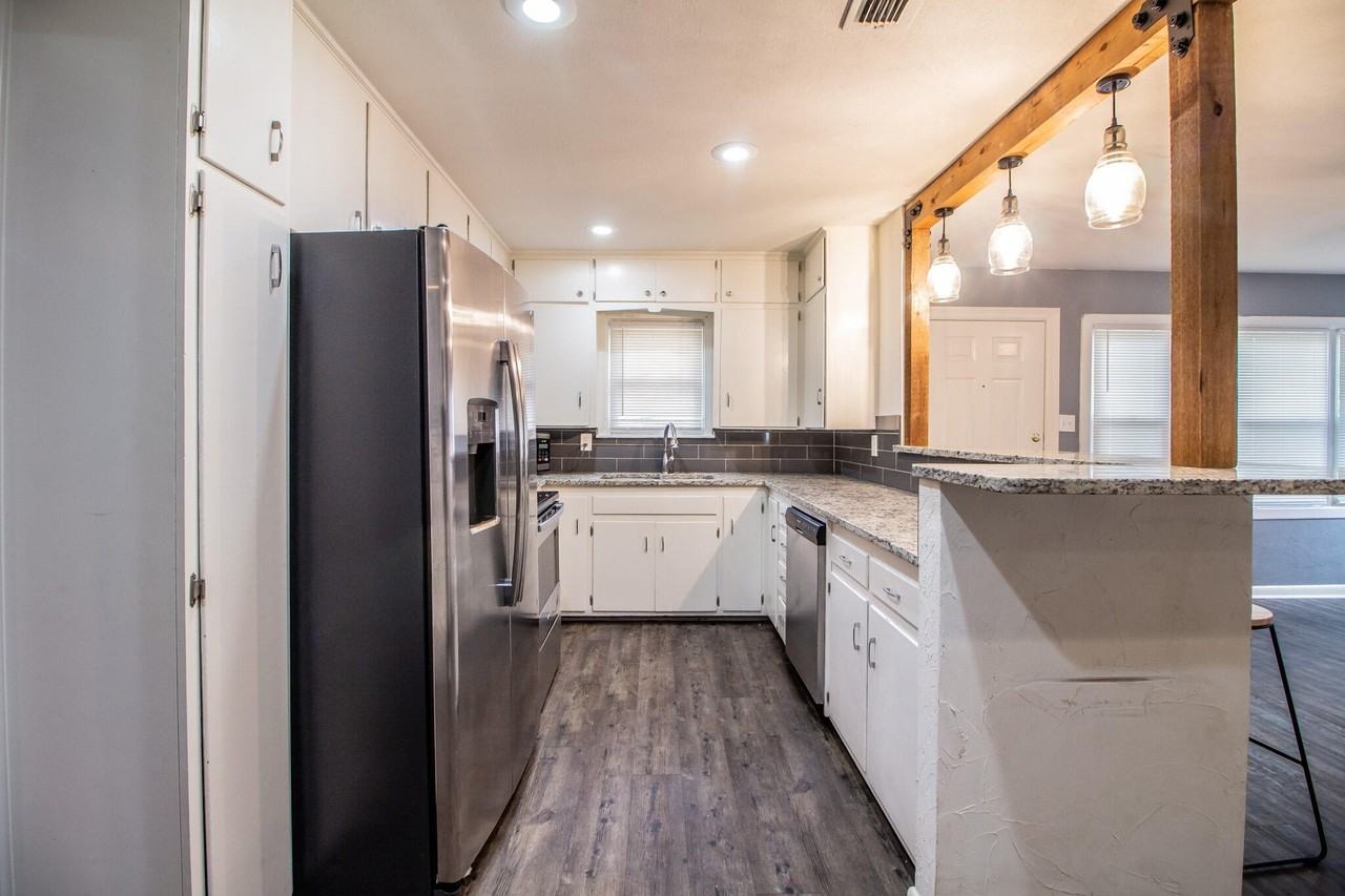 4205 41st St - Photo 5 of 15