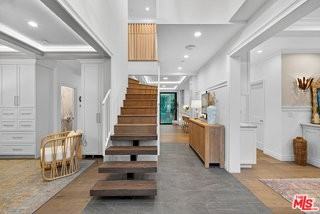 1733 Robson Ave - Photo 2 of 7
