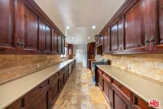 8232 Blackburn Ave - Photo 4 of 8