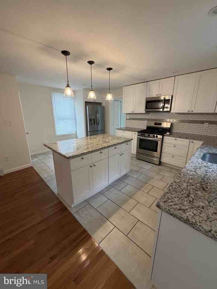 217 Simpson Rd - Photo 5 of 14