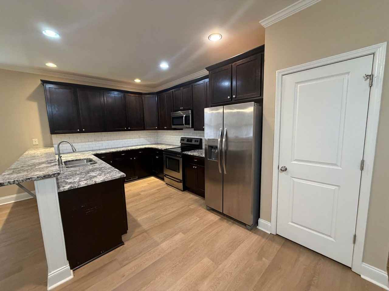 100 Betsy Ln - Photo 2 of 15