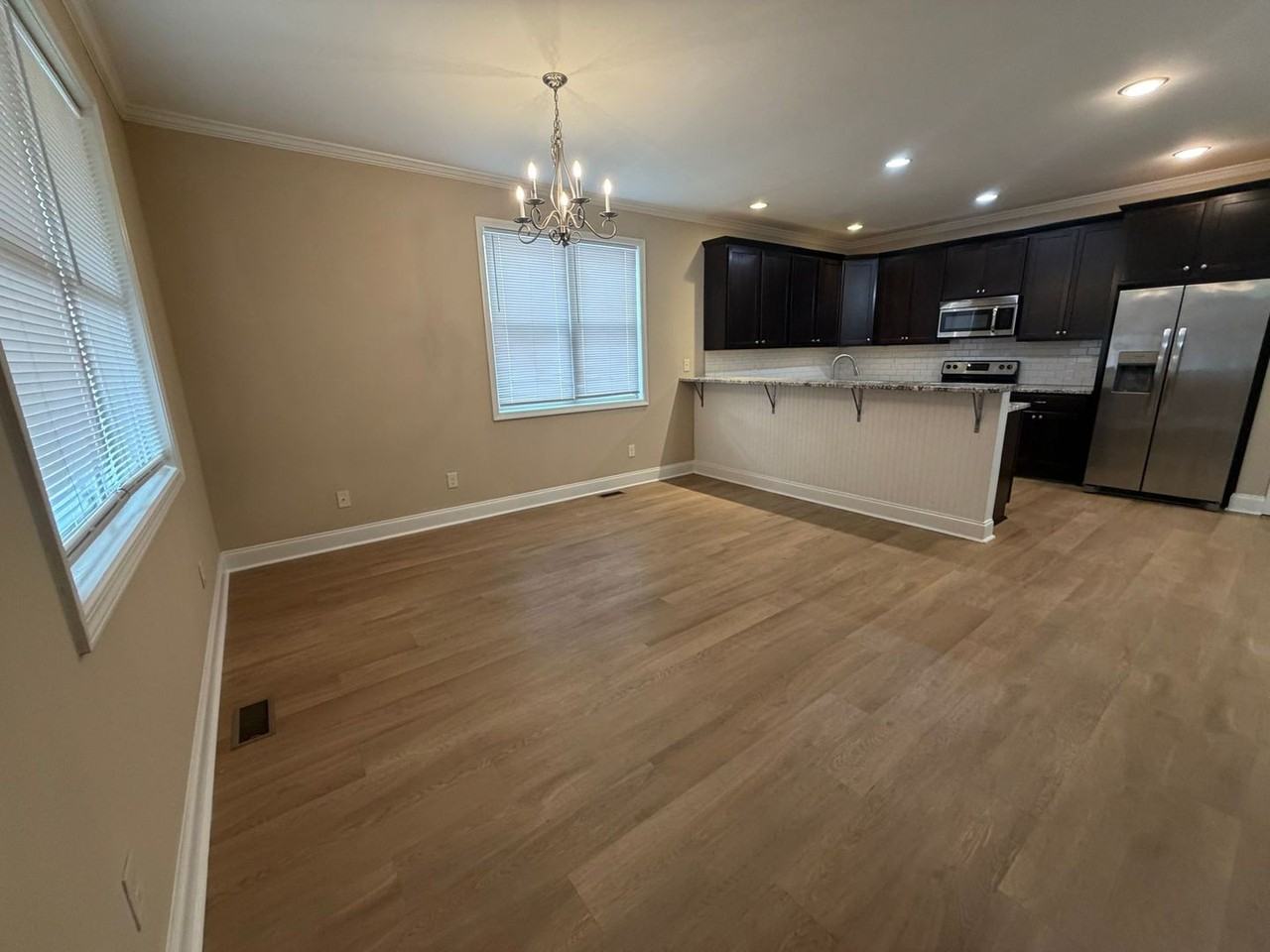100 Betsy Ln - Photo 3 of 15