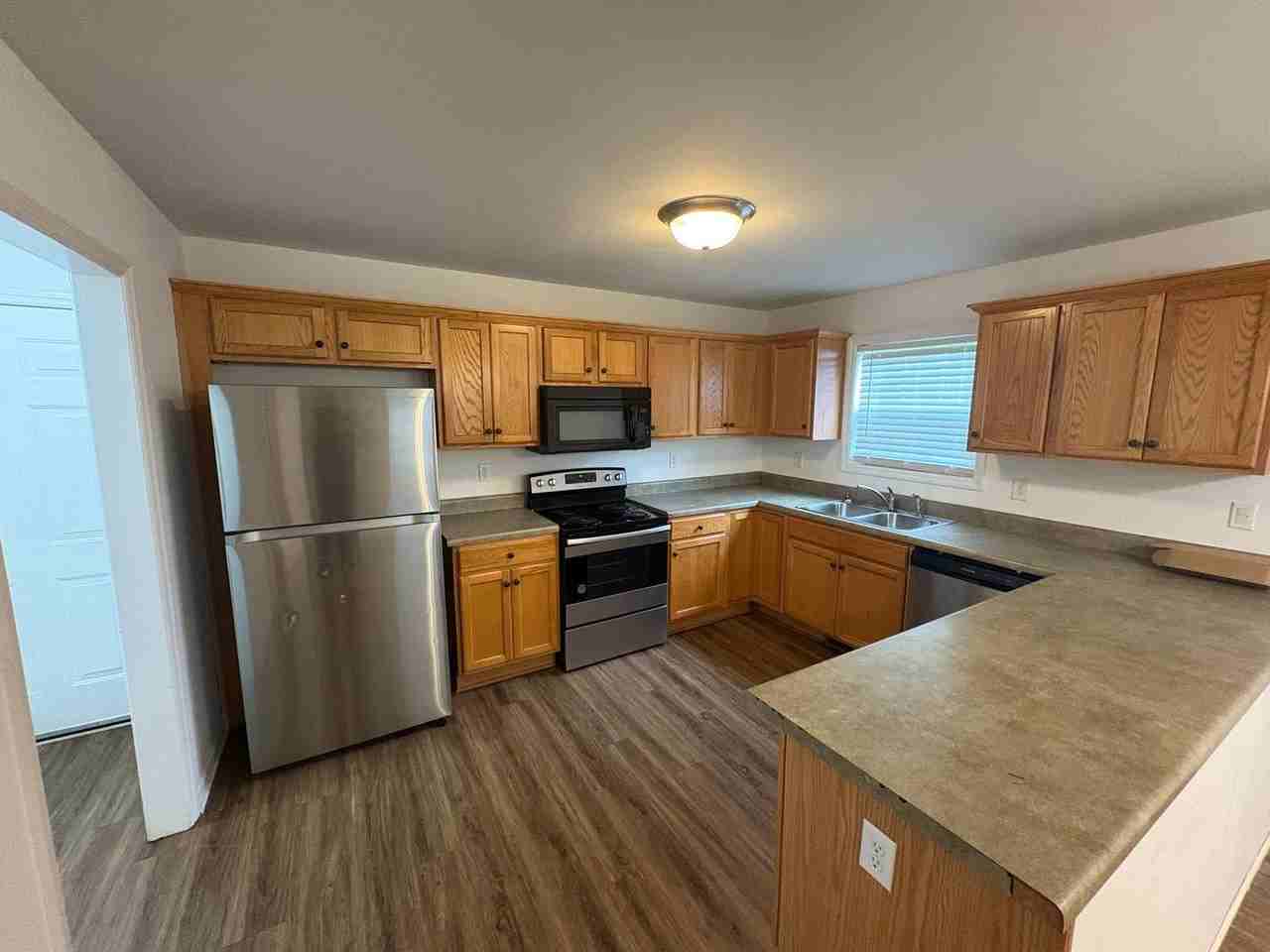 1382 W Hancock Ave - Photo 3 of 13