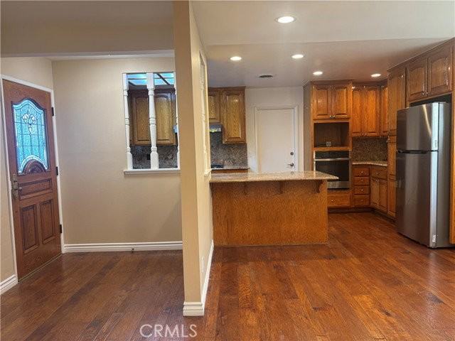 943 Gehrig Ave - Photo 3 of 8