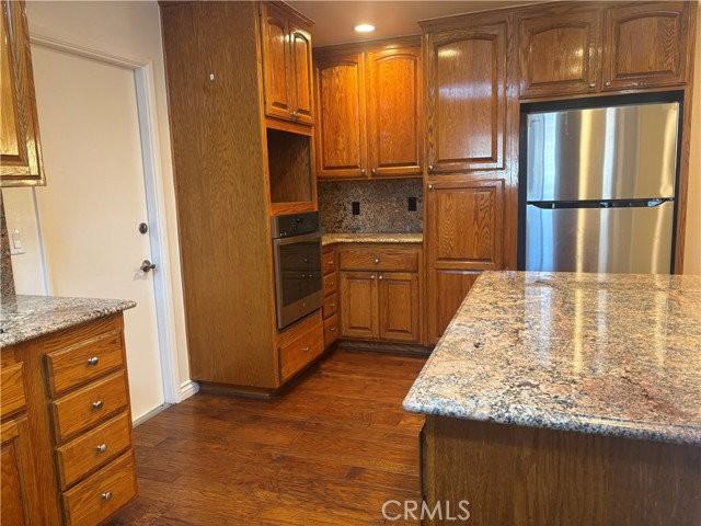 943 Gehrig Ave - Photo 7 of 8