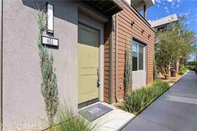 651 S Lyon St - Photo 4 of 8