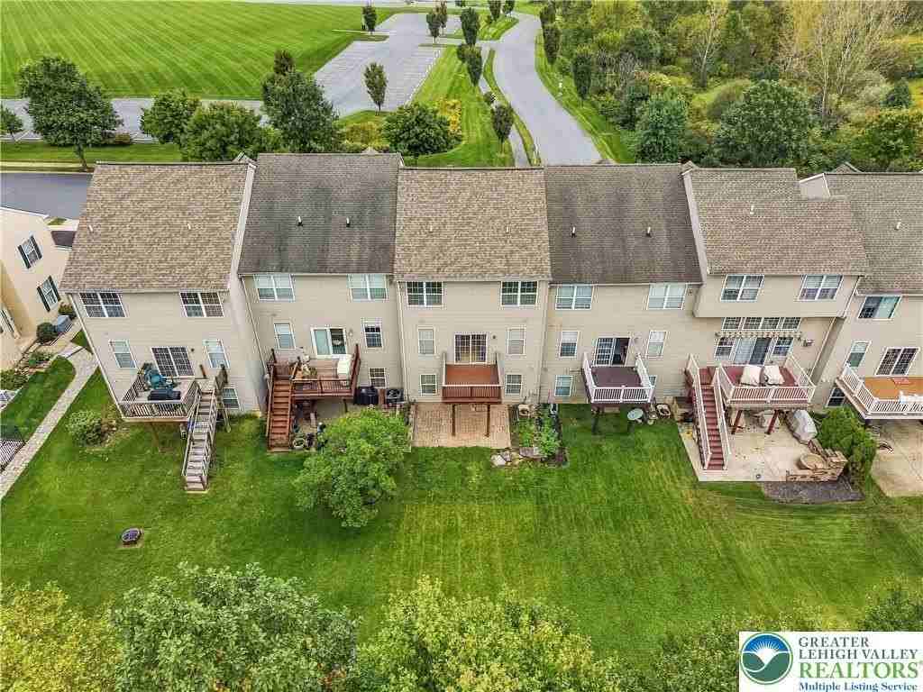5607 Spring Ridge Dr W - Photo 3 of 26
