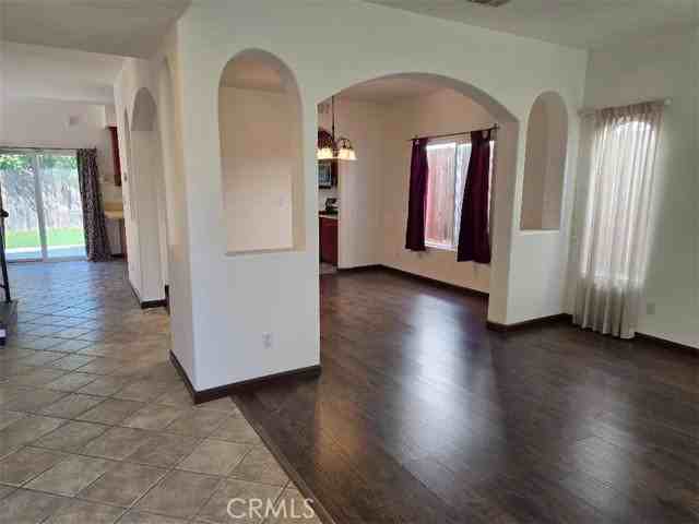 10627 Amestoy Ave - Photo 3 of 8