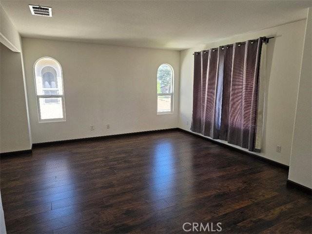 10627 Amestoy Ave - Photo 4 of 8