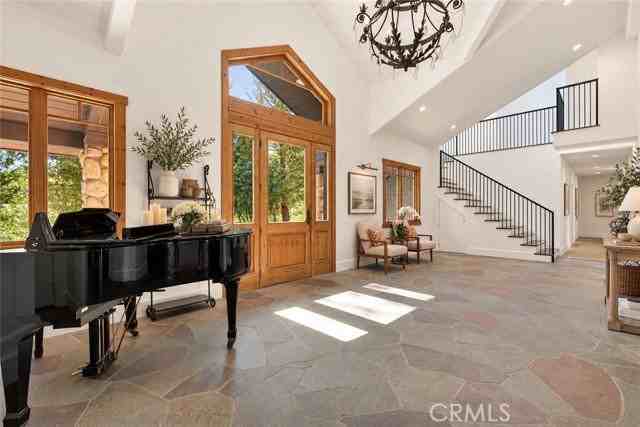 24305 Bridle Trail Rd - Photo 2 of 8