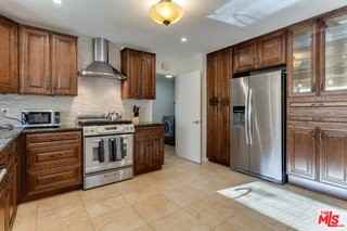 23907 Mobile St - Photo 7 of 8