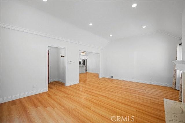 1020 Olmsted Dr - Photo 4 of 7