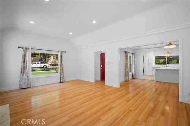 1020 Olmsted Dr - Photo 5 of 7