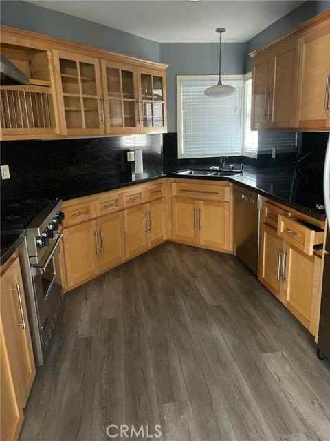710 Solway St - Photo 4 of 8