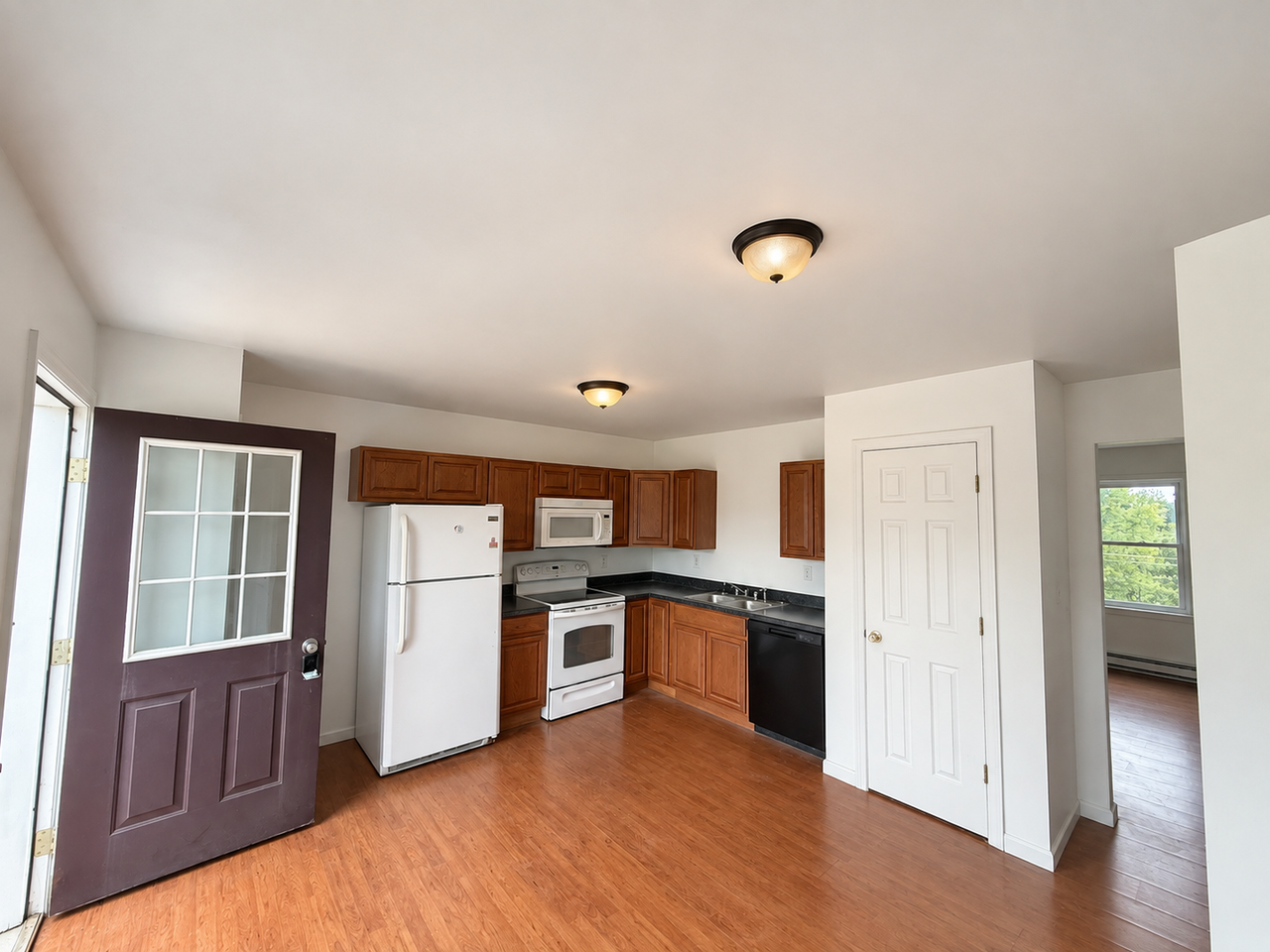 129 S Main St - Photo 4 of 13
