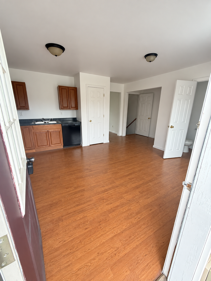 129 S Main St - Photo 5 of 13