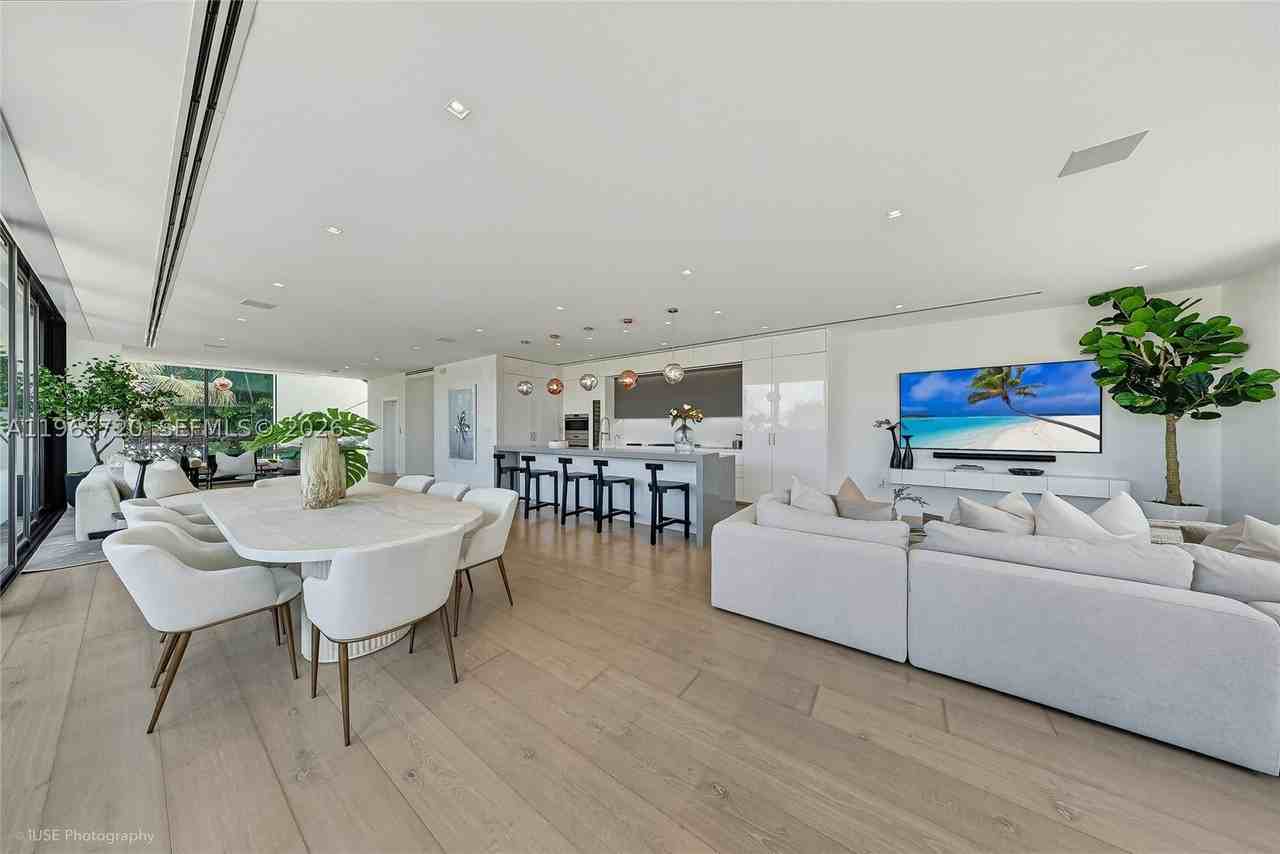 420 N Hibiscus Dr - Photo 6 of 30