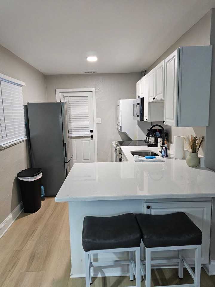153 South Ave Se #1 - Photo 5 of 12