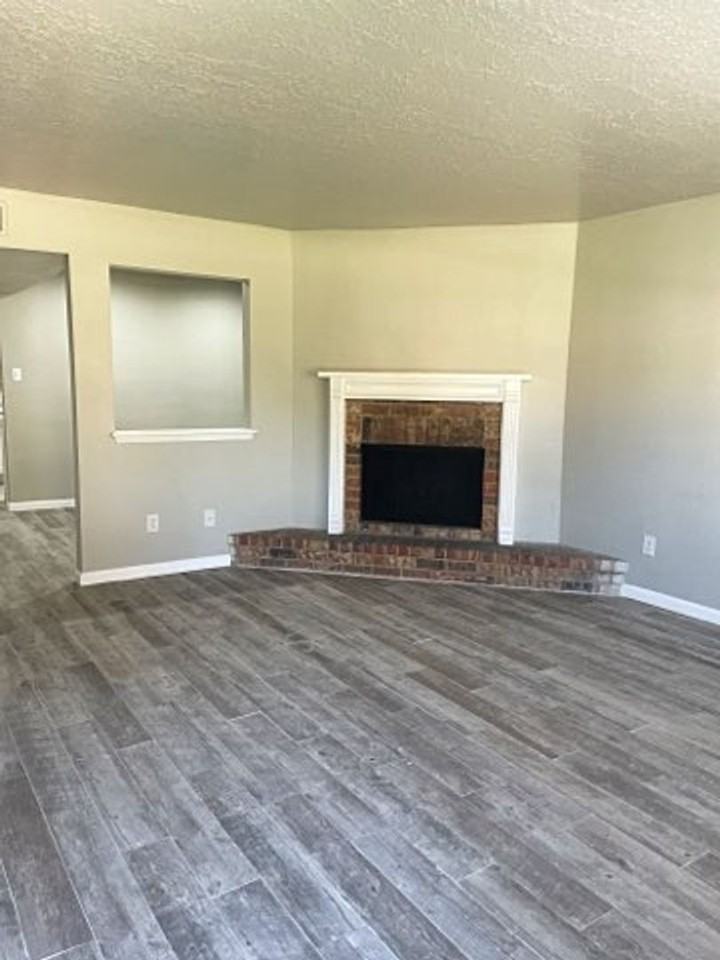 2700 N 16th St #13 - Photo 2 of 10