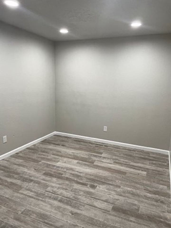 2700 N 16th St #13 - Photo 3 of 10