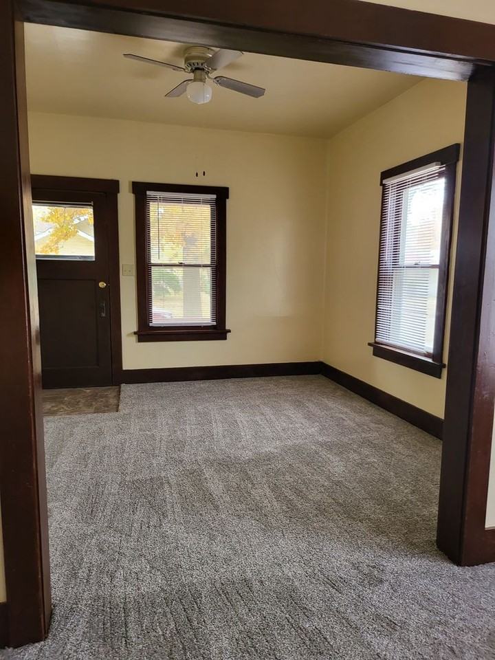 1520 Ivy Ave - Photo 2 of 22
