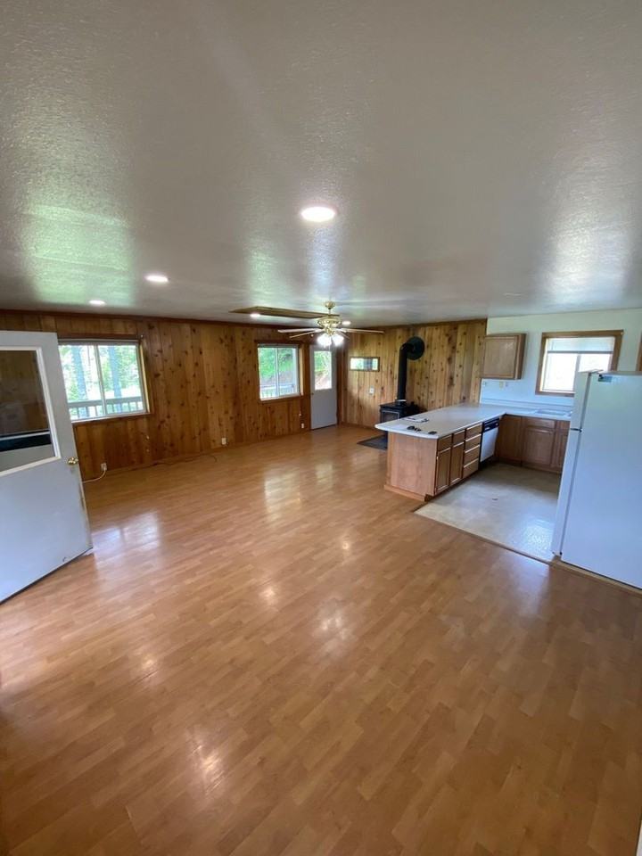 15345 Grangemont Rd - Photo 2 of 12