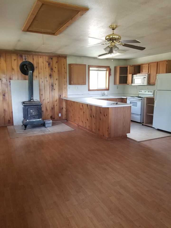 15345 Grangemont Rd - Photo 6 of 12